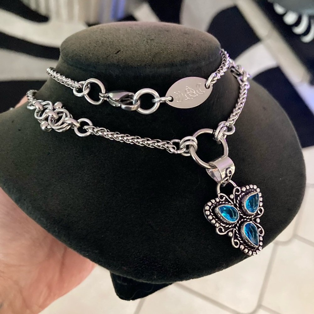 925 sterling silver overlay blue topaz triangle Celtic knot maille necklace - Picture 2 of 13